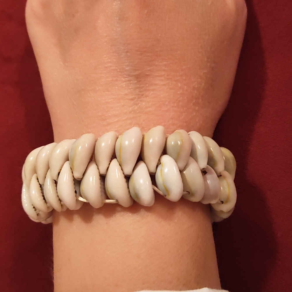 Kauri shell hand made bracelet